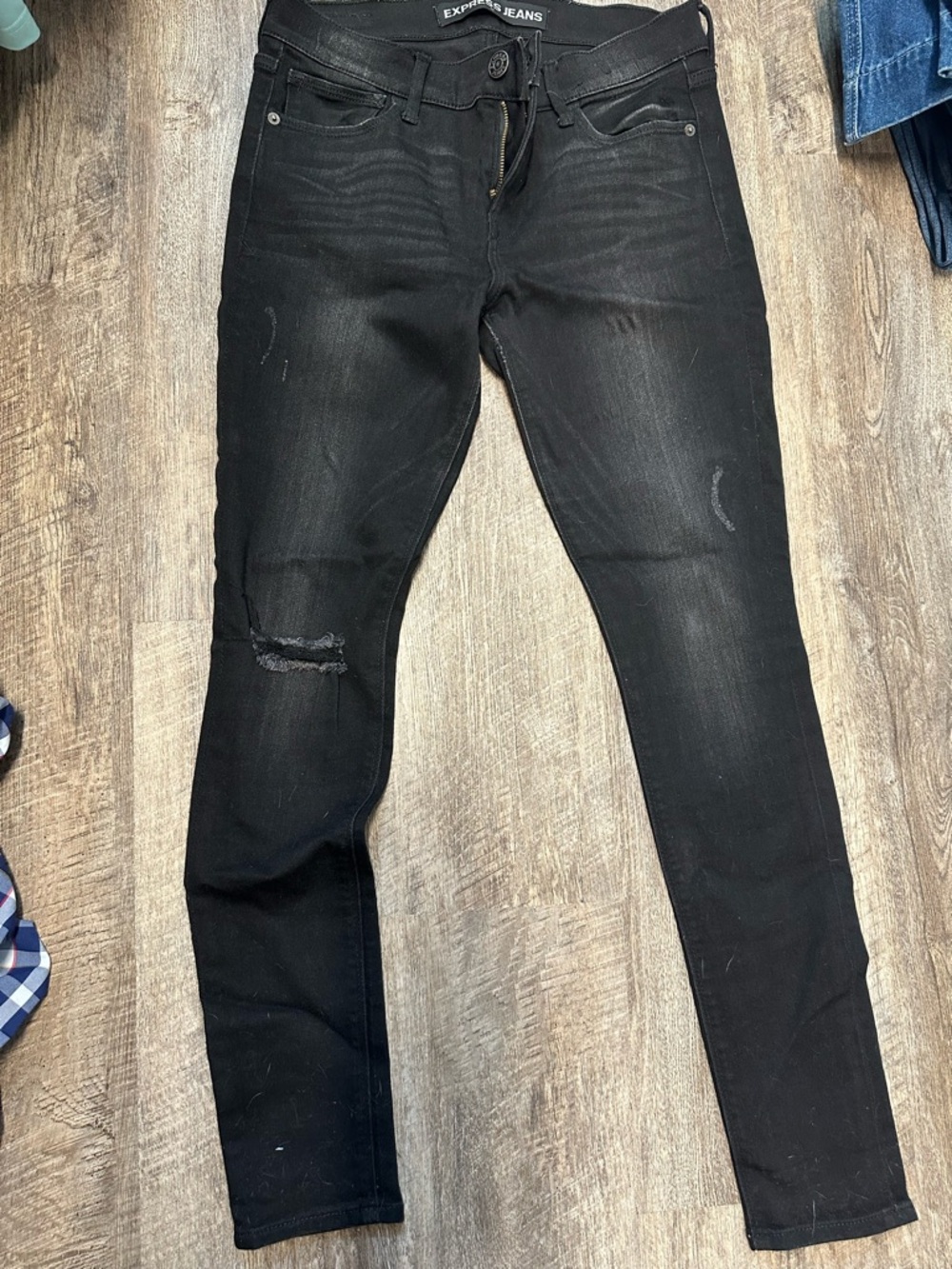 Express Women’s Black Skinny Jeans with Knee Rip